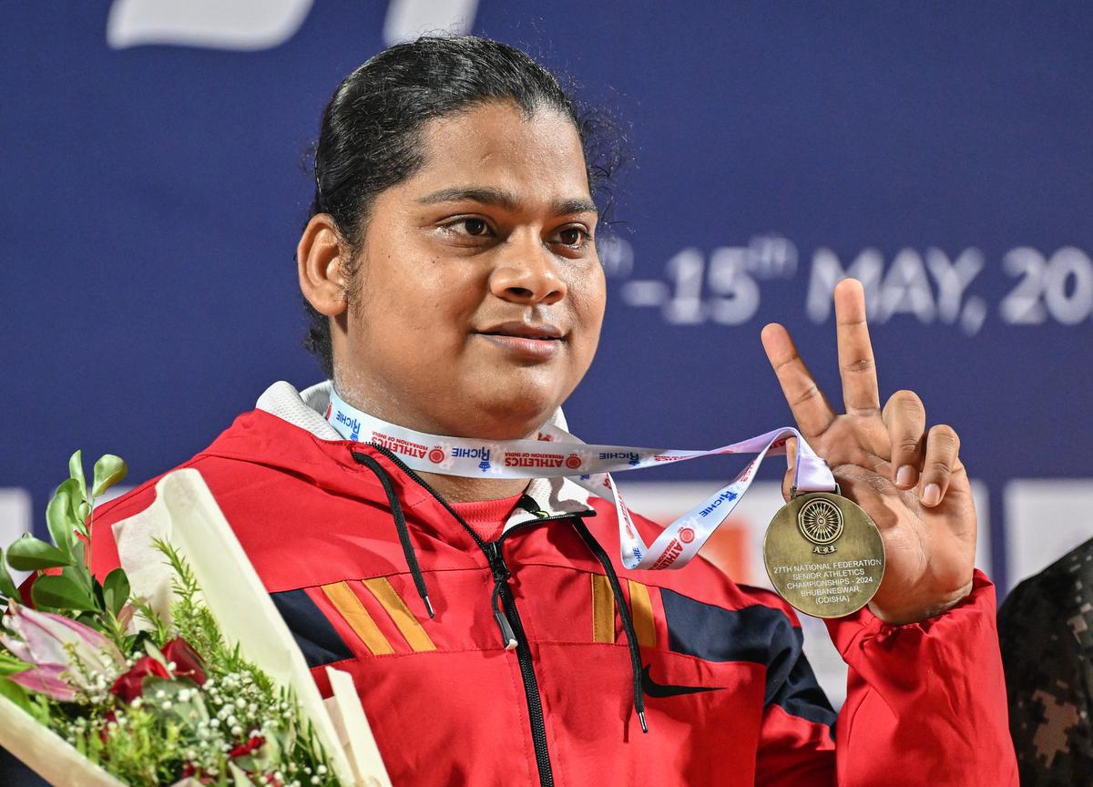 abhakhatuasetsnationalrecordwinninggoldinwomen’sshotputatnationalfederationcupathleticscompetitioninbhubaneswar