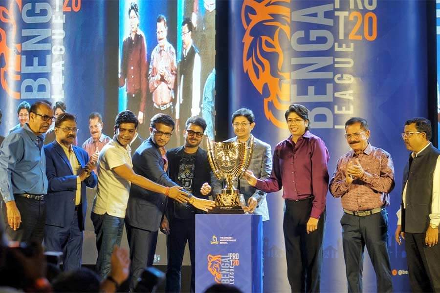 souravgangulyjhulangoswamiunveilbengalprot20leaguechampionstrophy