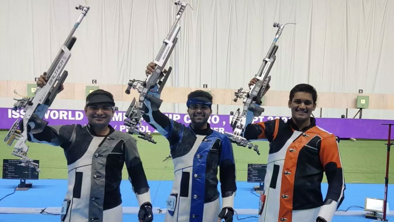 issfworldchampionships:rudrankshkiranarjunwingoldmedalinmens10mairrifle