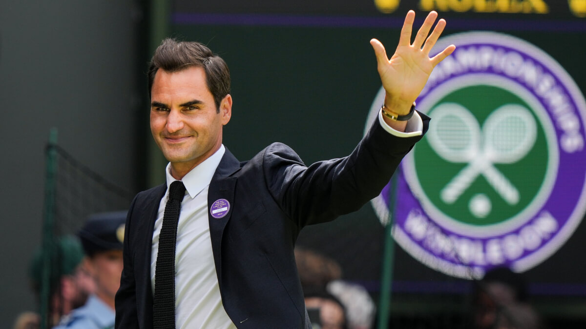 tennisworldwillneverbethesame:emotionalfansreactafterrogerfederer