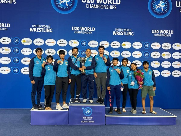 indiasantimbagsgoldinjuniorworldwrestlingchampionships