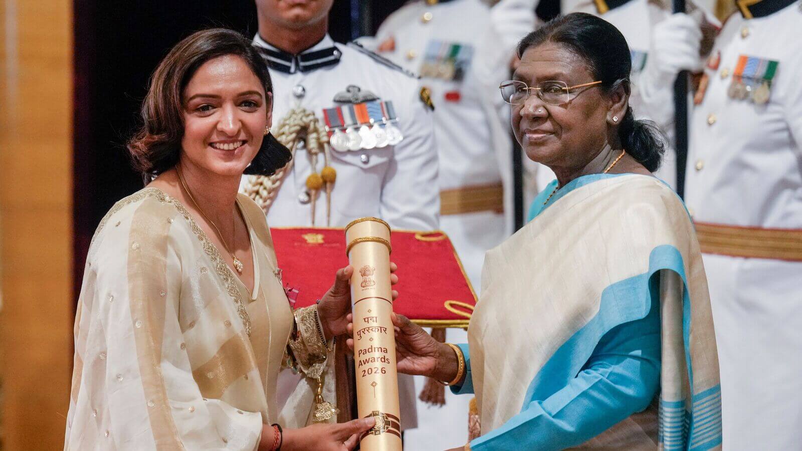 worldcupheroharmanpreetkaurreceivespadmashri