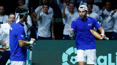 Italy stun United States to reach Davis Cup semi-finals