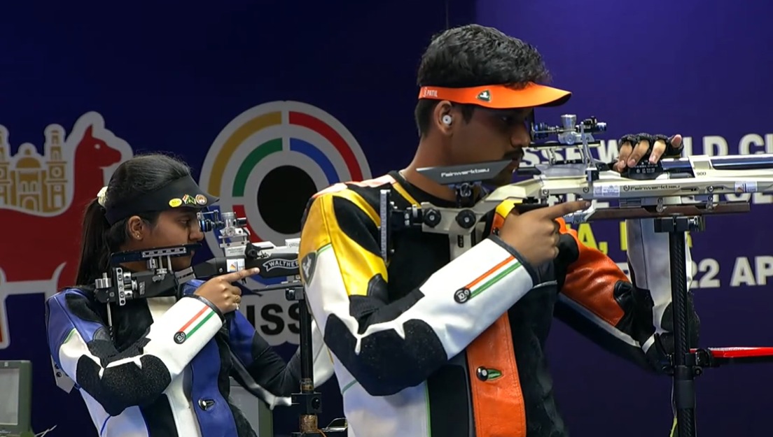 issfworldcup2025:rudrankksharyawinsilverinairriflemixedteam