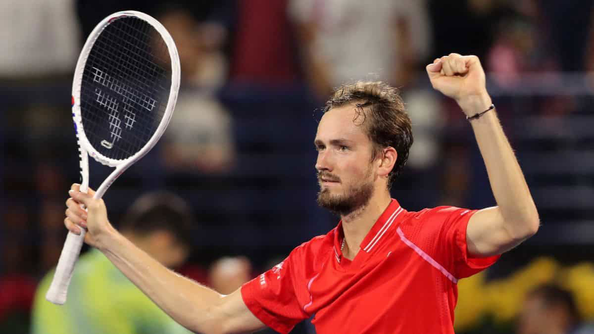 daniilmedvedevstormsintofinalofdubaiopendefeatingnovakdjokovicintennis