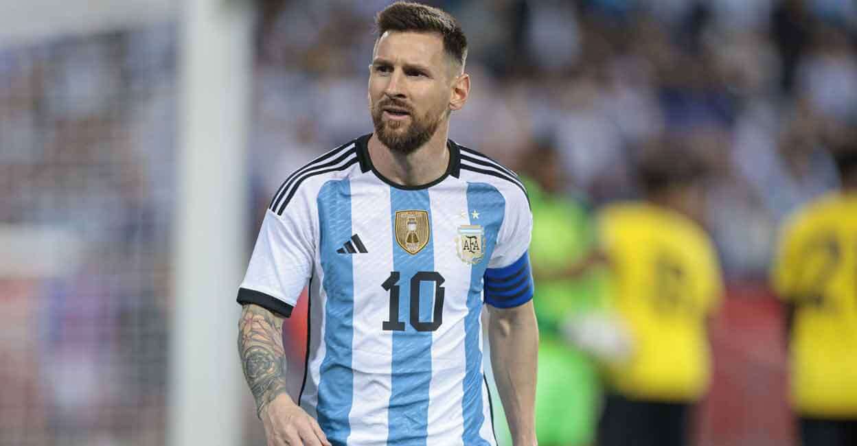 lionelmessientersworldcupasargentinaplayssaudiarabia