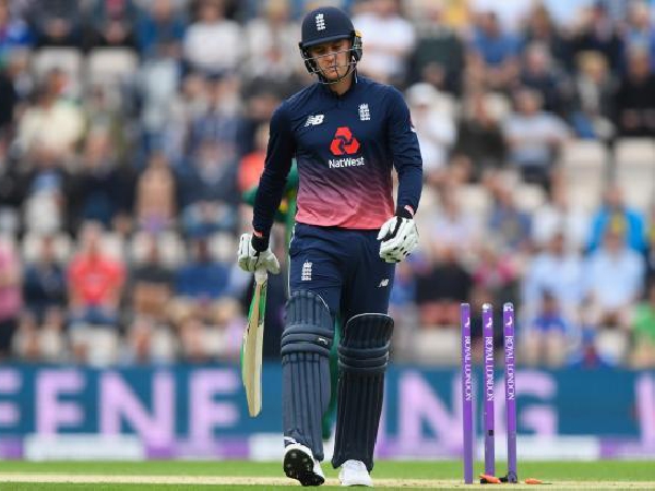 injuredchriswoakesoutofchampionstrophy