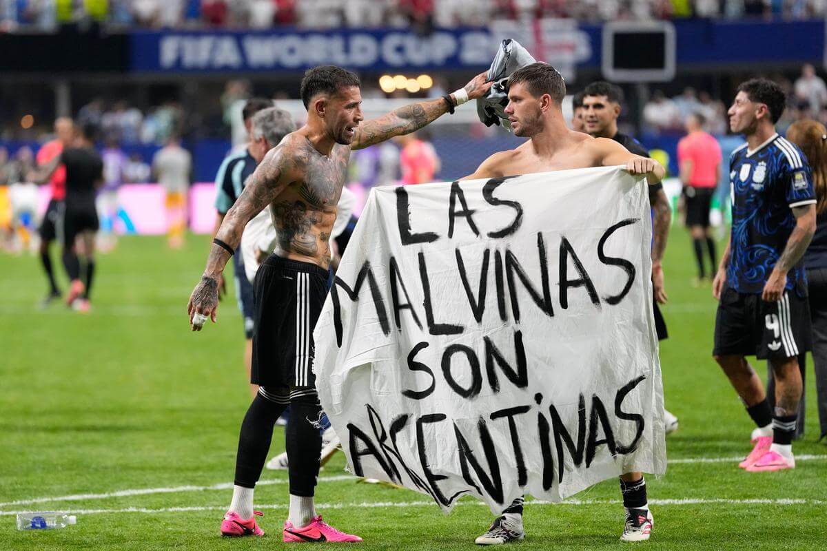 uk-government-tells-fifa-to-probe-argentina-over-falklands-banner-celebration