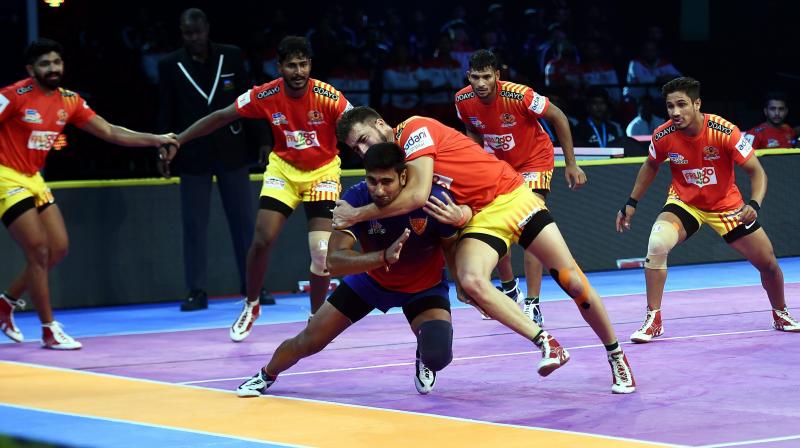 prokabaddi2018:dabangdelhiholdgujaratfortunegiantsinthriller