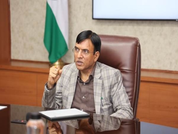 Union Minister Mansukh Mandaviya meets 300+ Namo Fit India Cycling Clubs