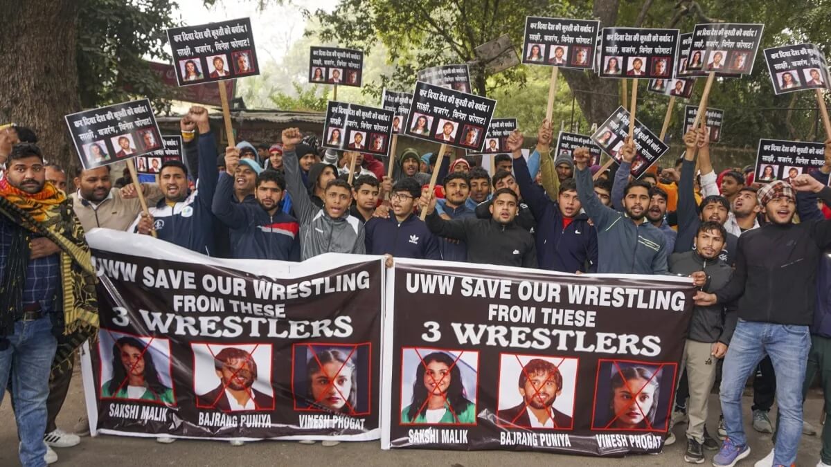 youngwrestlersgathertoprotestagainstsakshimalikbajrangpuniavineshphogat