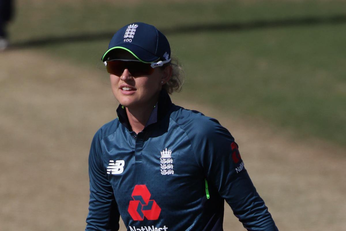 sarahtaylorbreaksnewgroundasenglandmensfirsteverfemalecoach