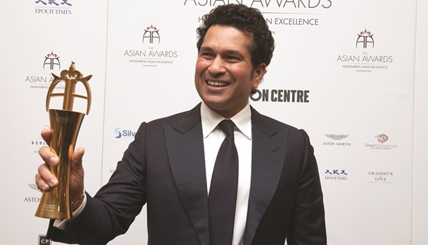 sachinreceivesasianawardsfellowship