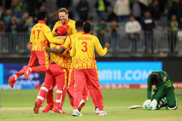 t20worldcup2022:zimbabwestunpakistandefeatthemby1run