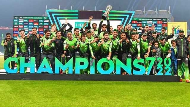 lahoreqalandarsliftsthepsltrophy