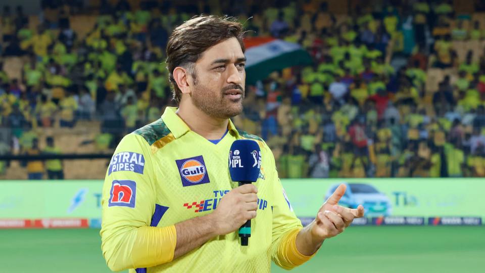 Harbhajan questions CSK’s decision to send Dhoni at no. 9 