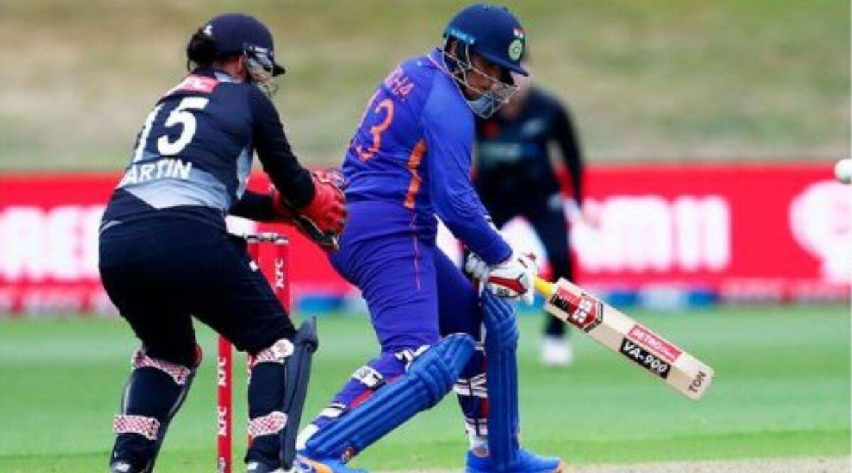 indianwomensteamsuffers18runlosstonewzealand