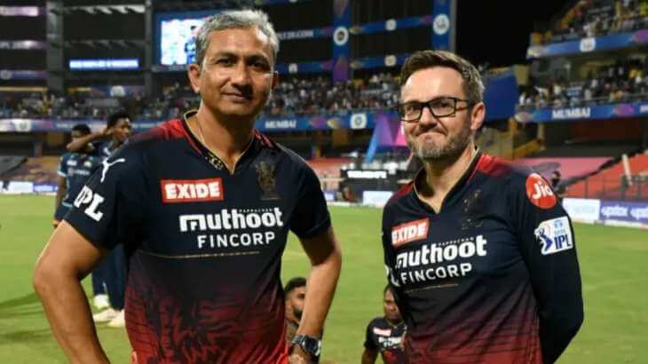 rcbreviewcontractsofmikehessonsanjaybangar;franchisemaypartwayswithcoaches