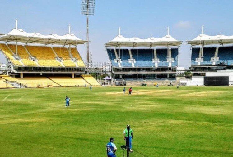 indvseng2ndtest:facemasksandsocialdistancingmandatoryforspectators