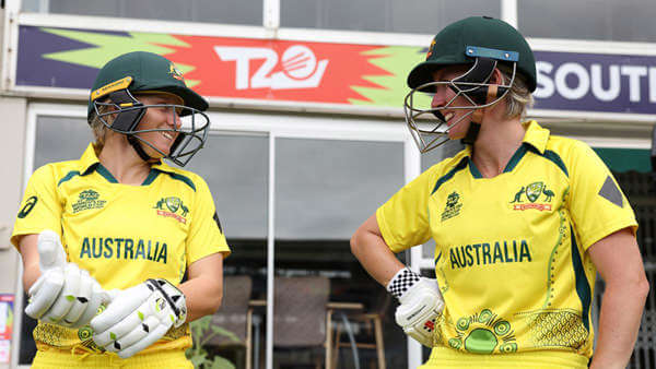 womenst20worldcup:bethmooneyalyssahealyshineagainstsrilankaasaustraliacloseinonsemifinalspot