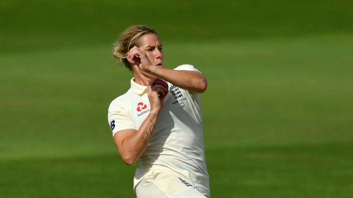 englandallrounderkatherinebruntretiresfromtestcricket