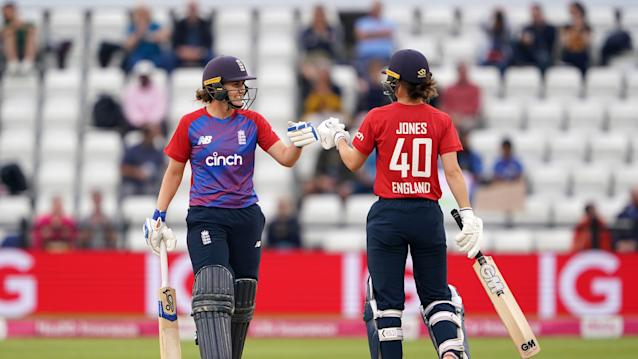 womenscricket:englandbeatindiathroughduckworthlewismethodin1stt20i