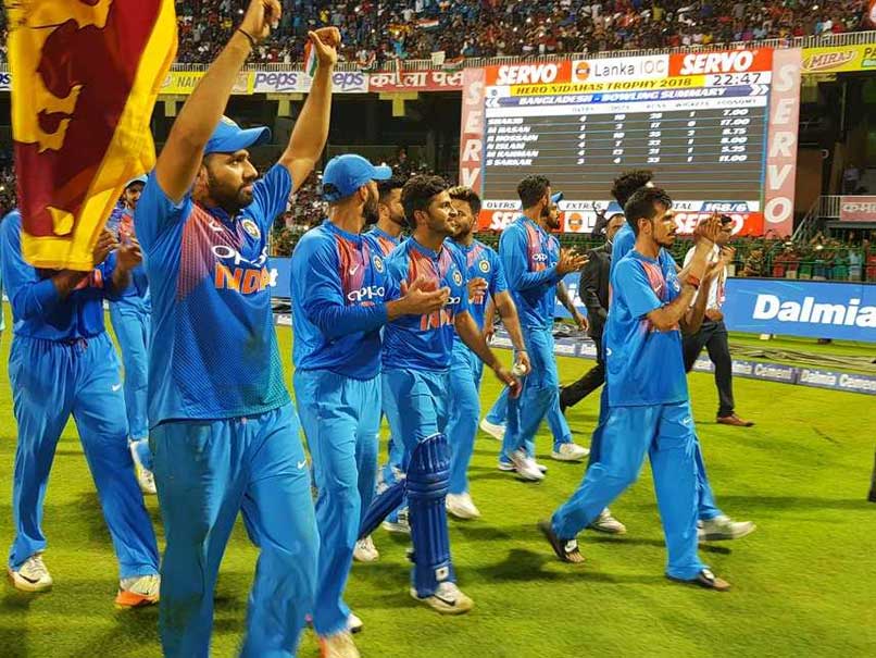 colombo:rohitsharmaperformsvictorylapofhonourwithsrilankanflagearnsrespectfromlocalfans