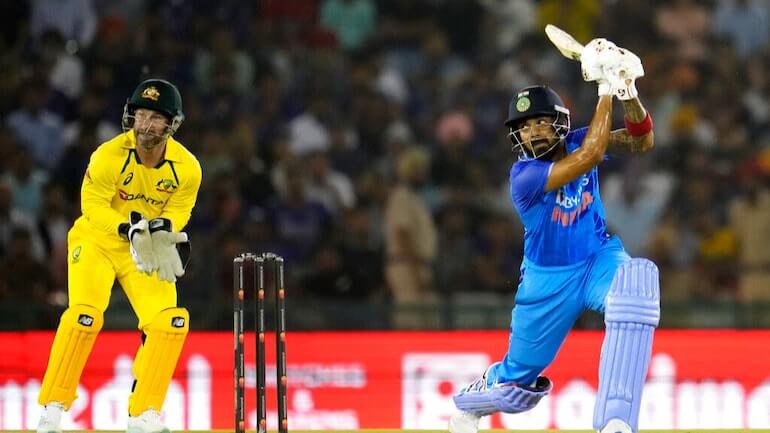 ausvsind:klrahulhitsquickfiftybecomes2ndfastestindianmantoscore2000t20iruns