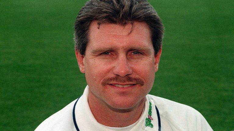 Former England cricketer Robin Smith dies aged 62, teammate breaks into tears