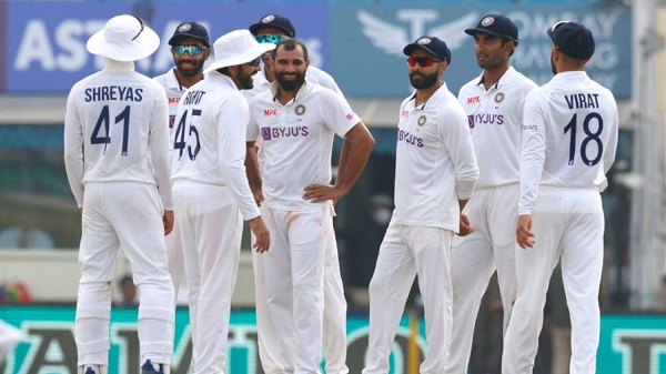 indvssl2ndtestday1:bumrahshamisizzleunderlights;srilanka866atstumpsafterindias252allout