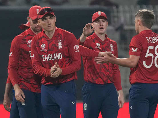 T20 World Cup Super 8: England beat New Zealand by 4 wickets