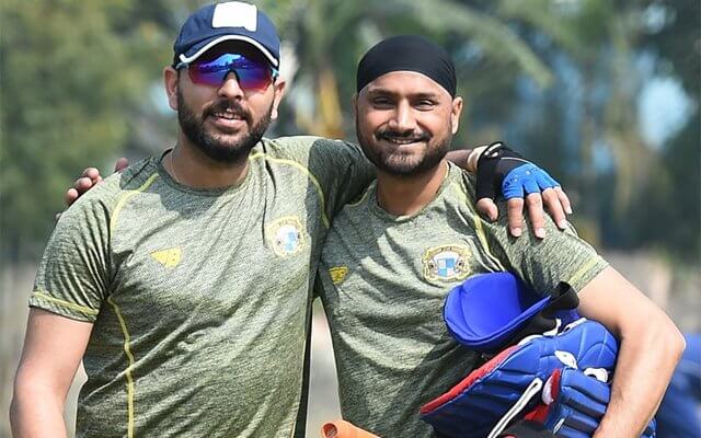 yuvrajsinghandharbhajansinghfelicitatedbypcapavilionsnamedafterstarduo