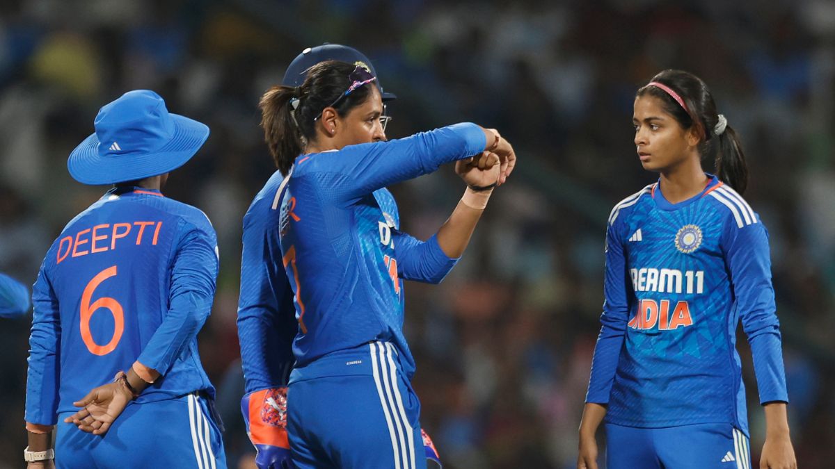 indianwomensteamsportblackarmbandstopayhomagetopahalgamattackvictims