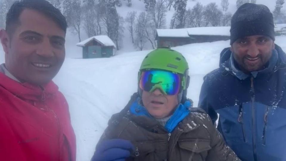 Tendulkar enjoys Kashmir snow, plans visit to Kaman post at LoC