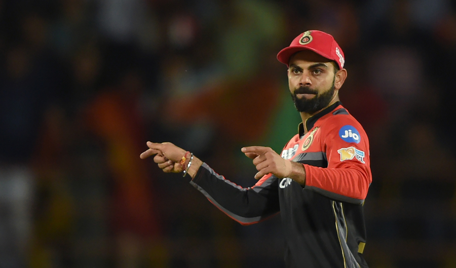 ipl2017:viratkohligivesawaymanofthematchawardtofansatferozeshahkotla