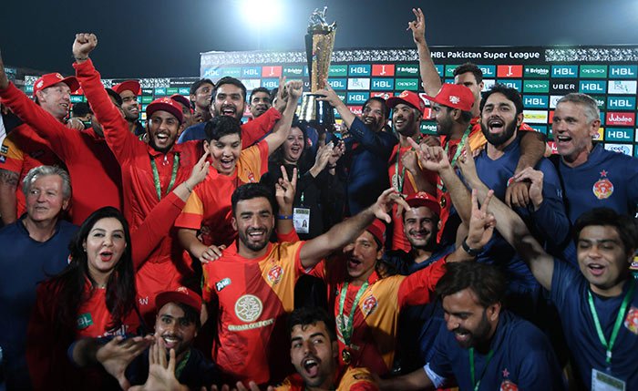 islamabadunitedliftsthepsl2018titleafterbeatingpeshawarzalmibythreewicketsinthefinals