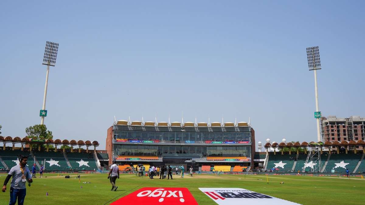 pakvsban:asiacup2023super4matchbroughttoahaltduetofloodlightfailureinlahore