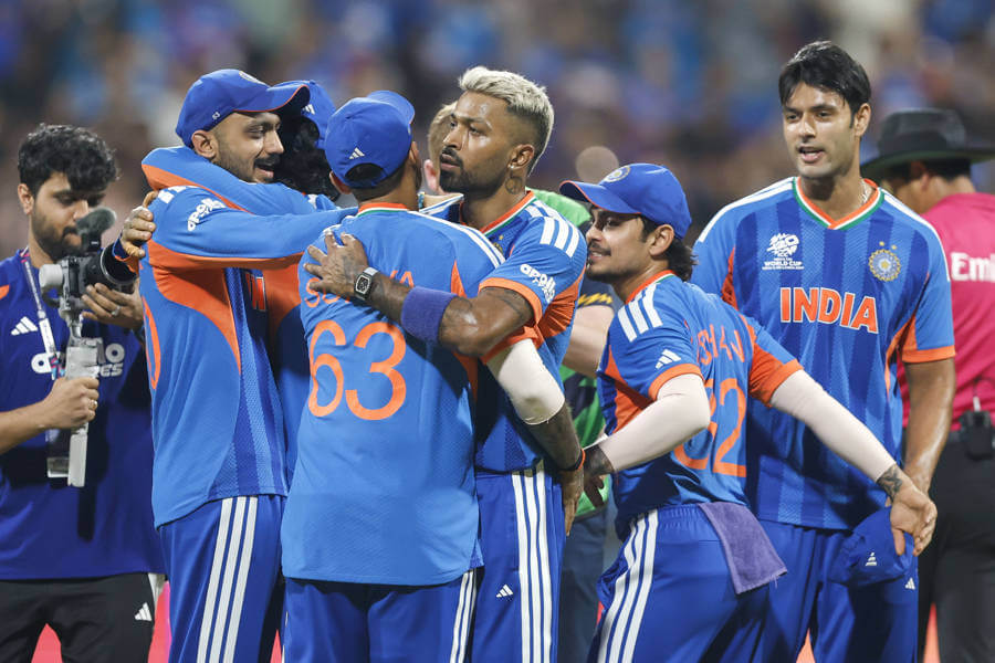 India enter T20 World Cup 2026 final, beat England by seven runs 