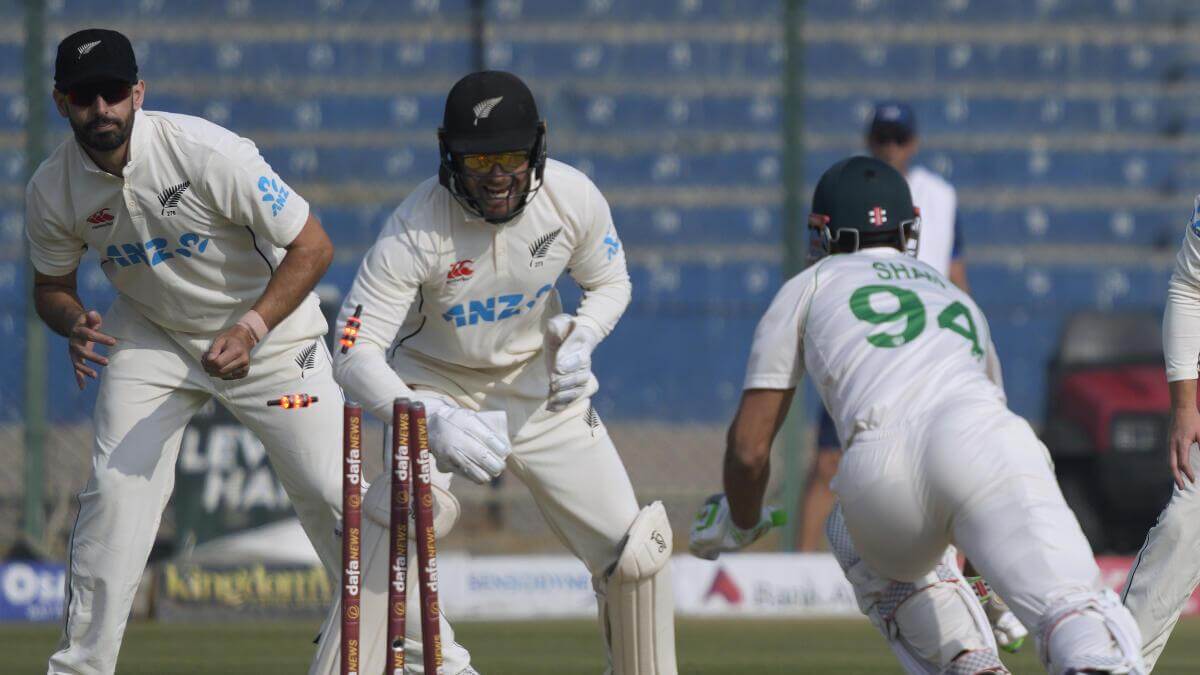 pakvsnz1sttest:babarazamhundredsarfarazahmed86liftpakistanto317for5onday1inkarachi