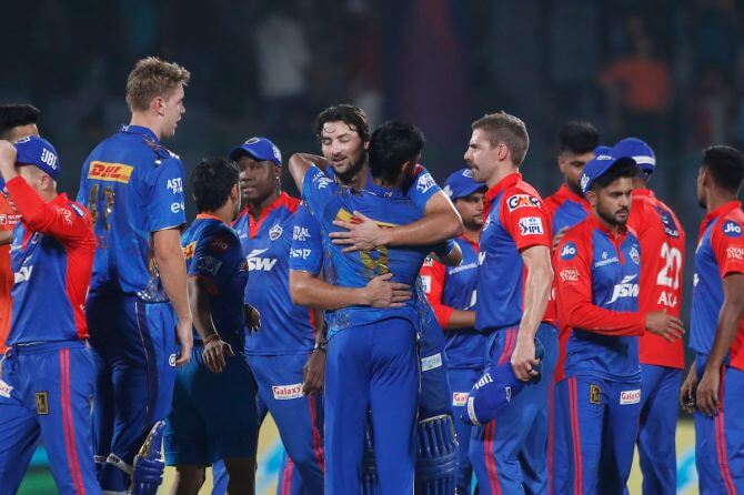 ipl2023:mumbaiindiansopentheiraccountbeatdelhicapitalsby6wickets