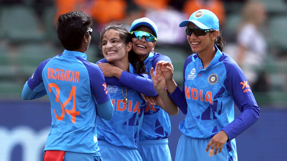 womenst20worldcup:teamindiadefeatirelandby5runstoentersemifinals