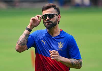 viratkohlibecomesfirsteverindiantoreachspecial100milestoneint20sduringclashvspbks