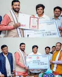 Haryana CM felicitates Shafali Verma with Rs 1.5 Crore prize for World Cup win