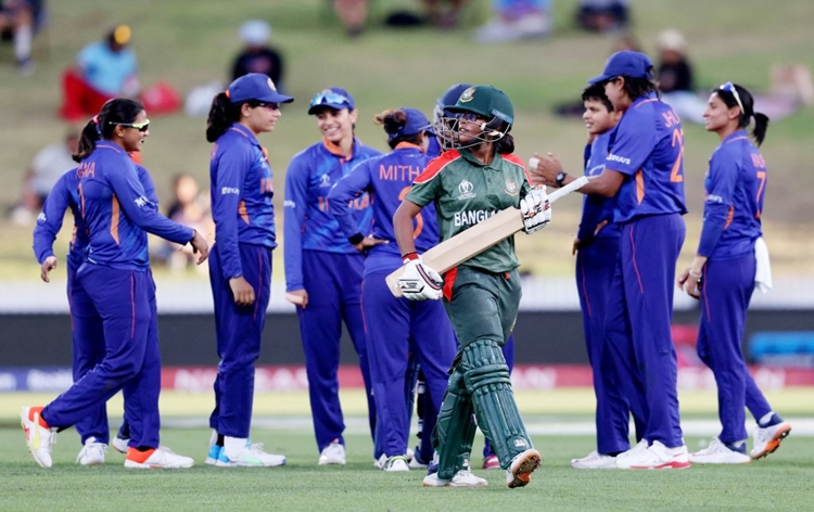 womenscricketworldcup:indiabeatbangladeshby110runsinhamilton