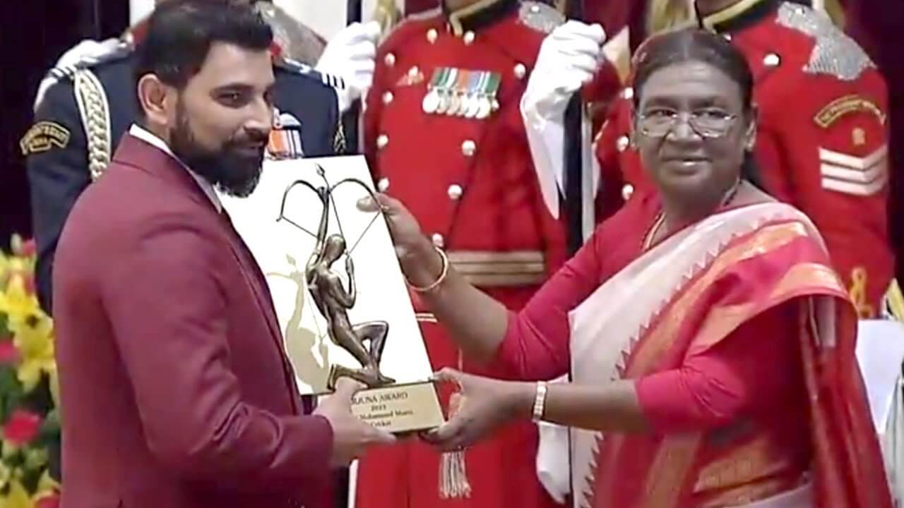 mohammedshamireceivesarjunaawardfrompresidentdroupadimurmu