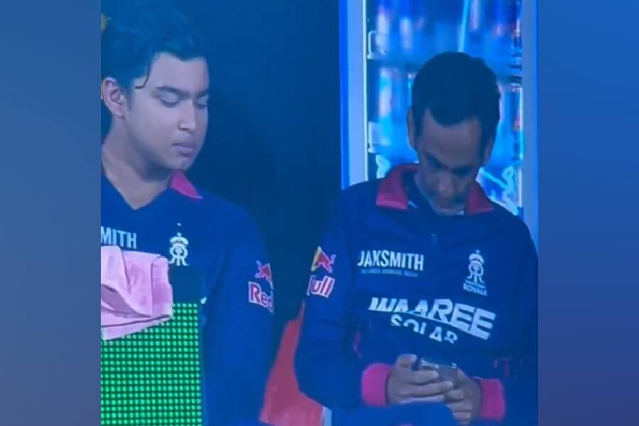 RR manager Romi Bhinder issued show-cause by BCCI for using phone in dugout