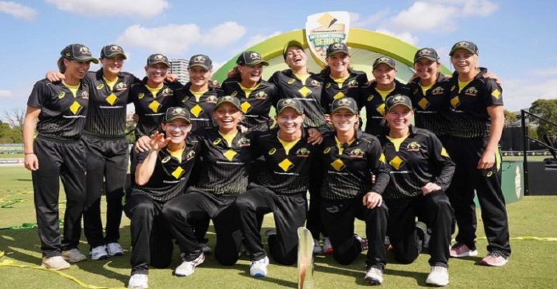 womenscricket:australiadefeatindiaby11runsinthet20triseriesatmelbourne