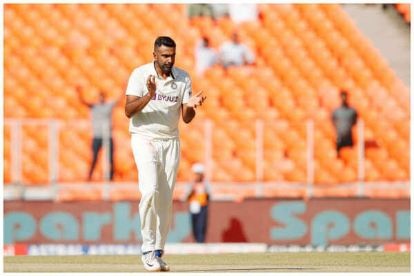 indvsaus4thtest:raviashwinbreaksanilkumblestwinrecordwithhisfiferinahmedabad