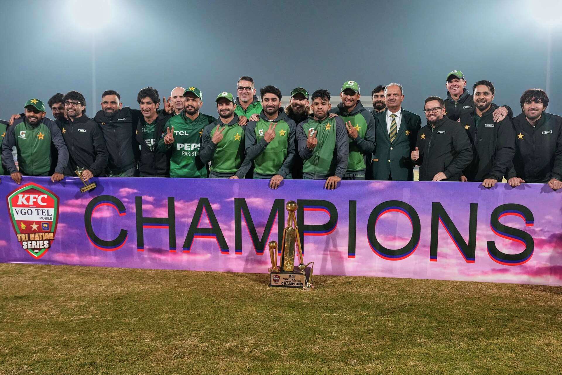 Shaheen, Nawaz and Babar star as Pakistan hammer Sri Lanka by 6 wickets to win tri-series final