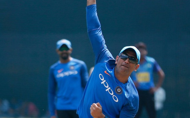 indiavsaustralia:msdhonibowlsspininthenetssession